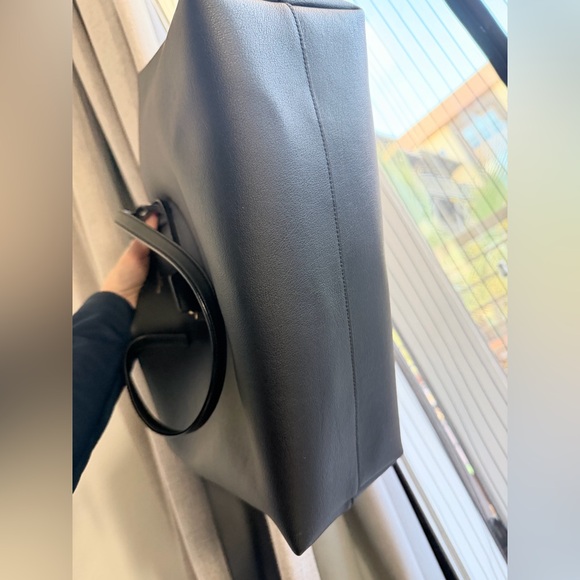 Saint Laurent East West Tote - Picture 11 of 14